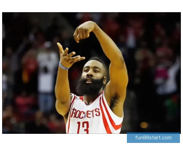 詹姆斯五项数据登顶历史首位 41分11篮板1米85后卫复制哈登壮举